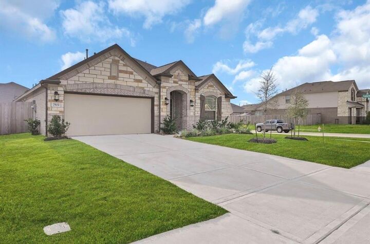 Property Photo: 7502 Monarch Forest Lane TX 77469