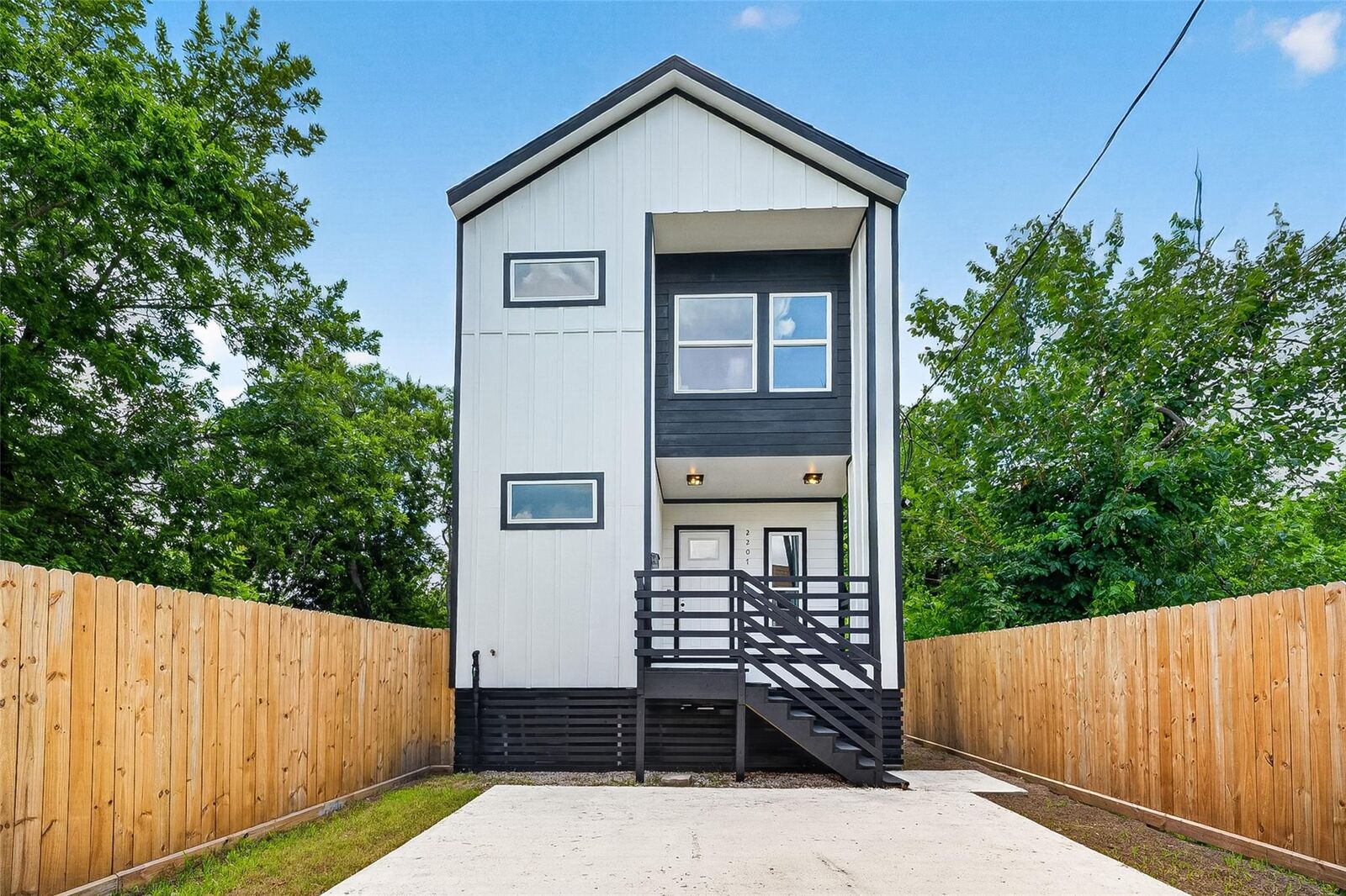 Property Photo: 2205 Des Chaumes Street TX 77026