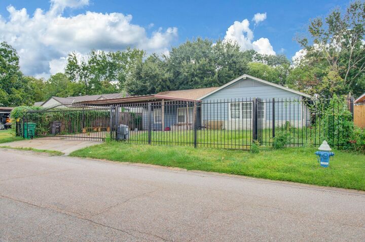 Property Photo: 1203 Ruell Street TX 77017