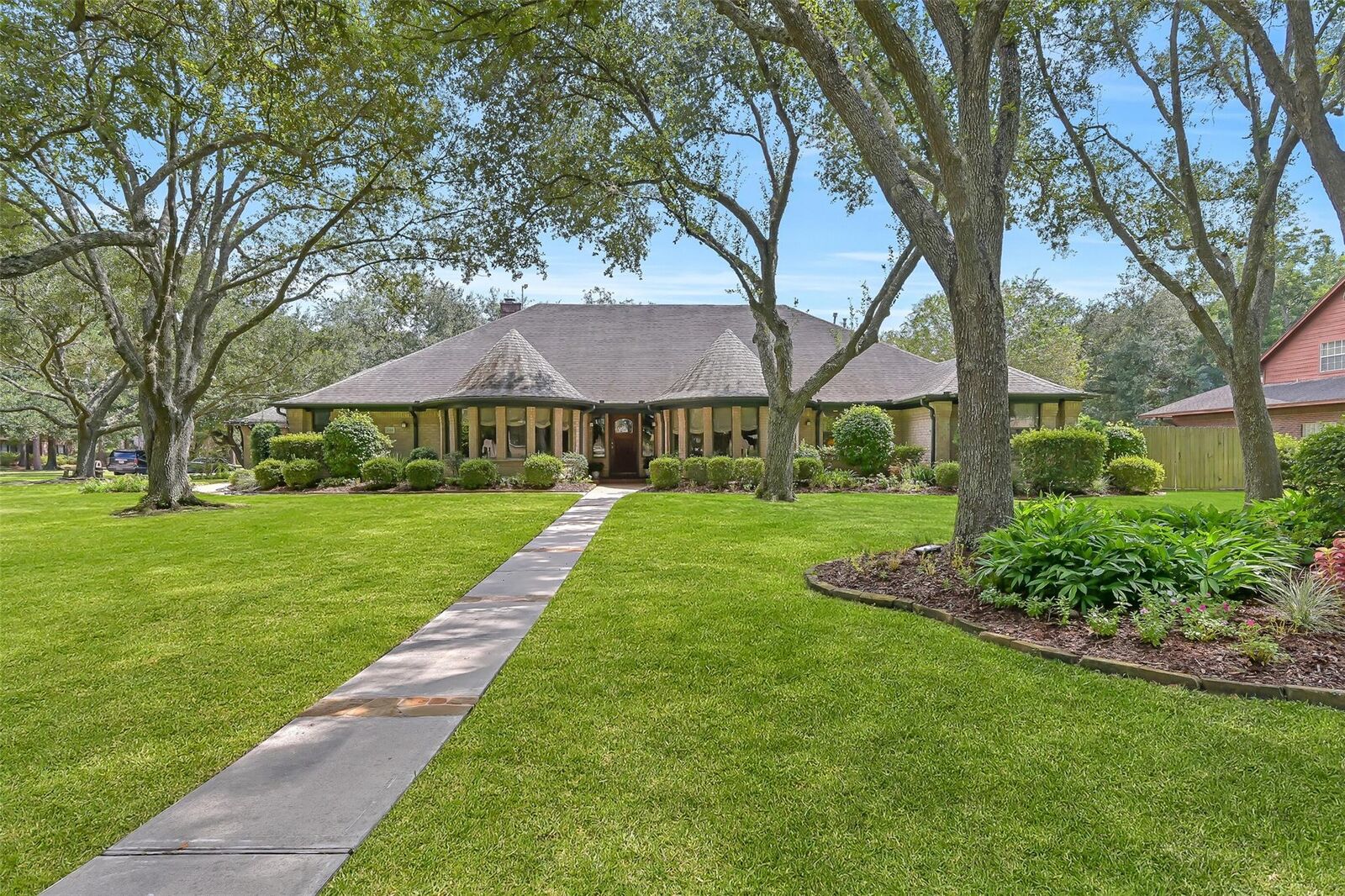 Property Photo: 203 W Spreading Oaks Avenue TX 77546
