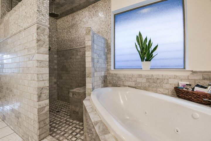 Property Photo:  1111 W 26th Street  TX 77008 