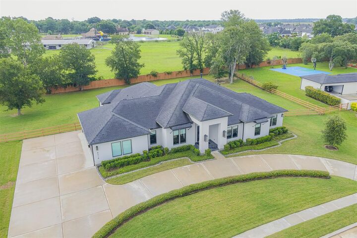 Property Photo: 8318 Woods Hollow Trail TX 77406