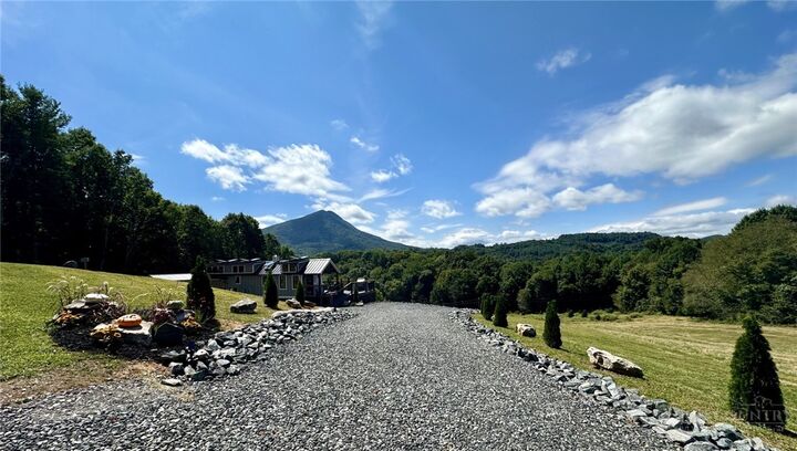 Property Photo: 806 Crestview Drive NC 28615