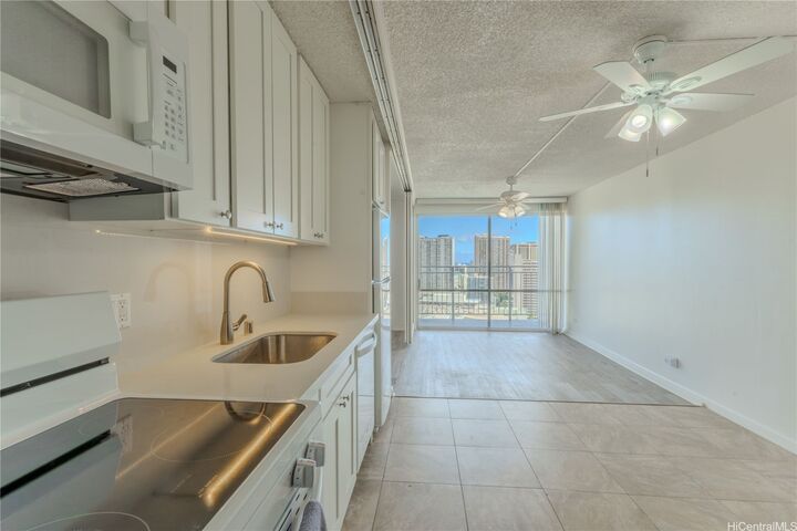 Property Photo:  1655 Makaloa Street 2406  HI 96814 