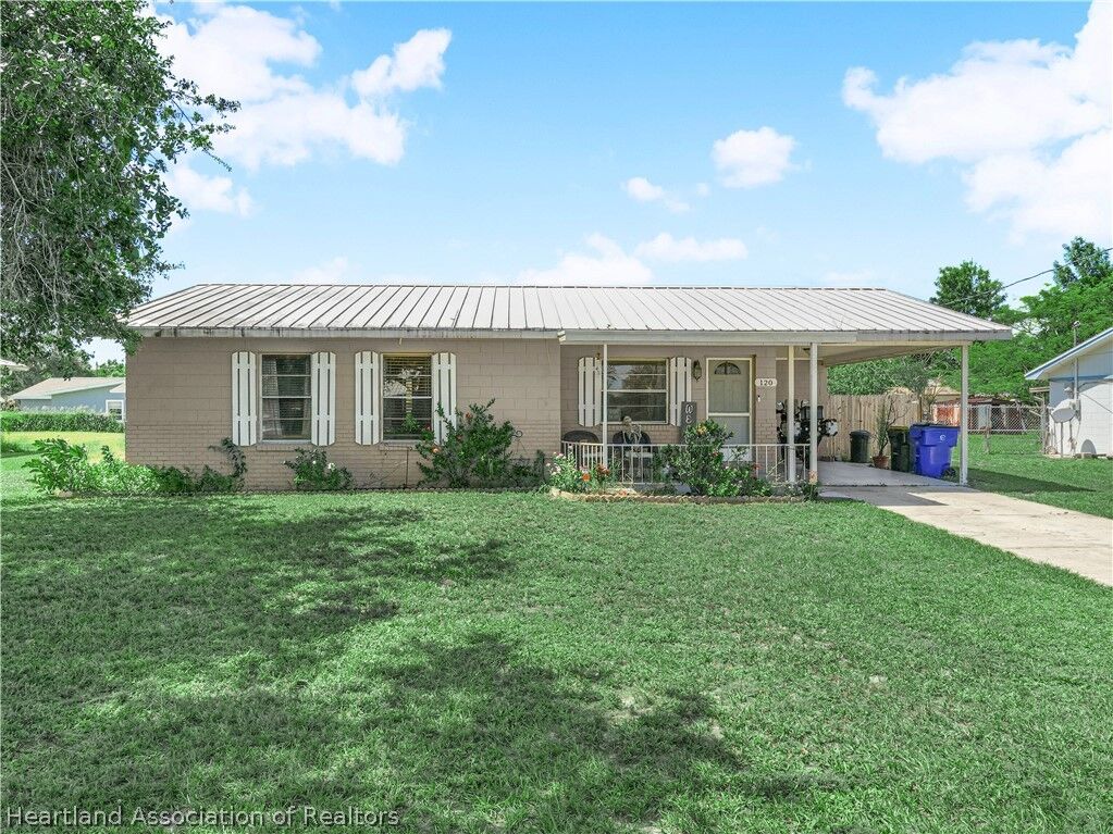 Property Photo:  120 Rosemary Avenue  FL 33875 