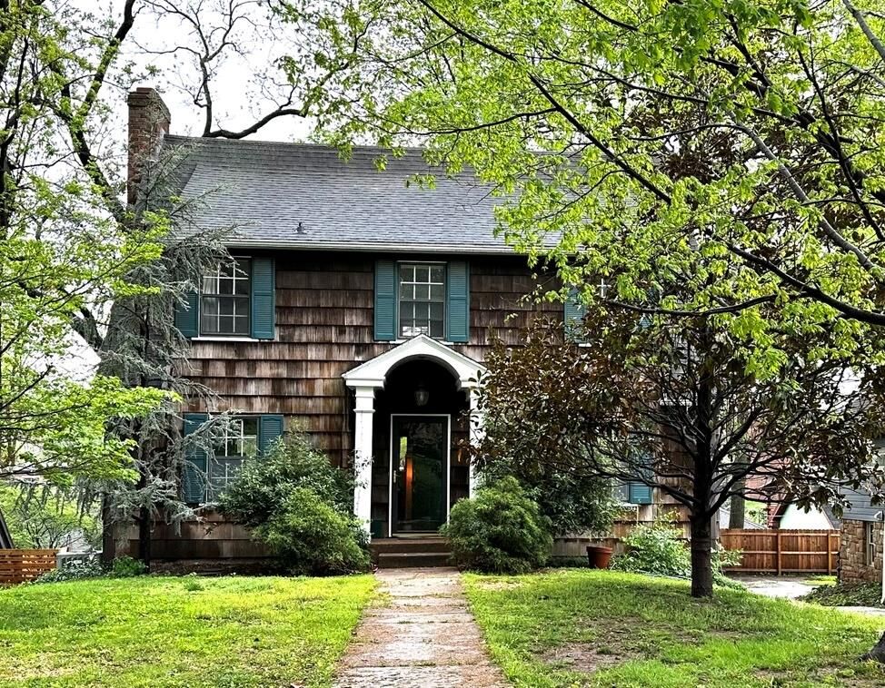 Property Photo: 1421 W 50th Terrace MO 64112