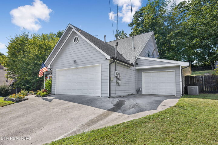 Property Photo: 3238 Kingsmore Drive TN 37921