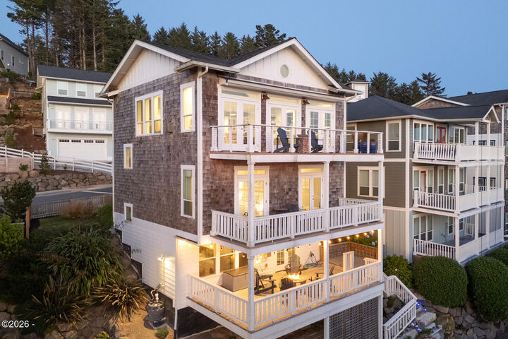 Property Photo:  2533 SW Coral Avenue  OR 97367 