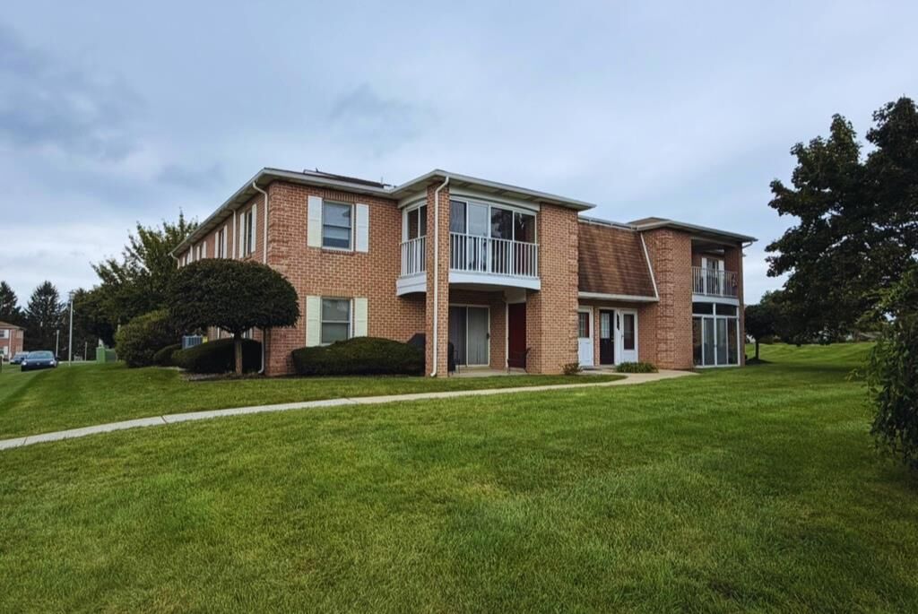 Property Photo:  2649 Rolling Green Drive  PA 18062 