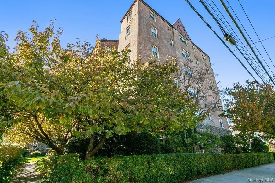 Property Photo: 151 Centre 6F NY 10805