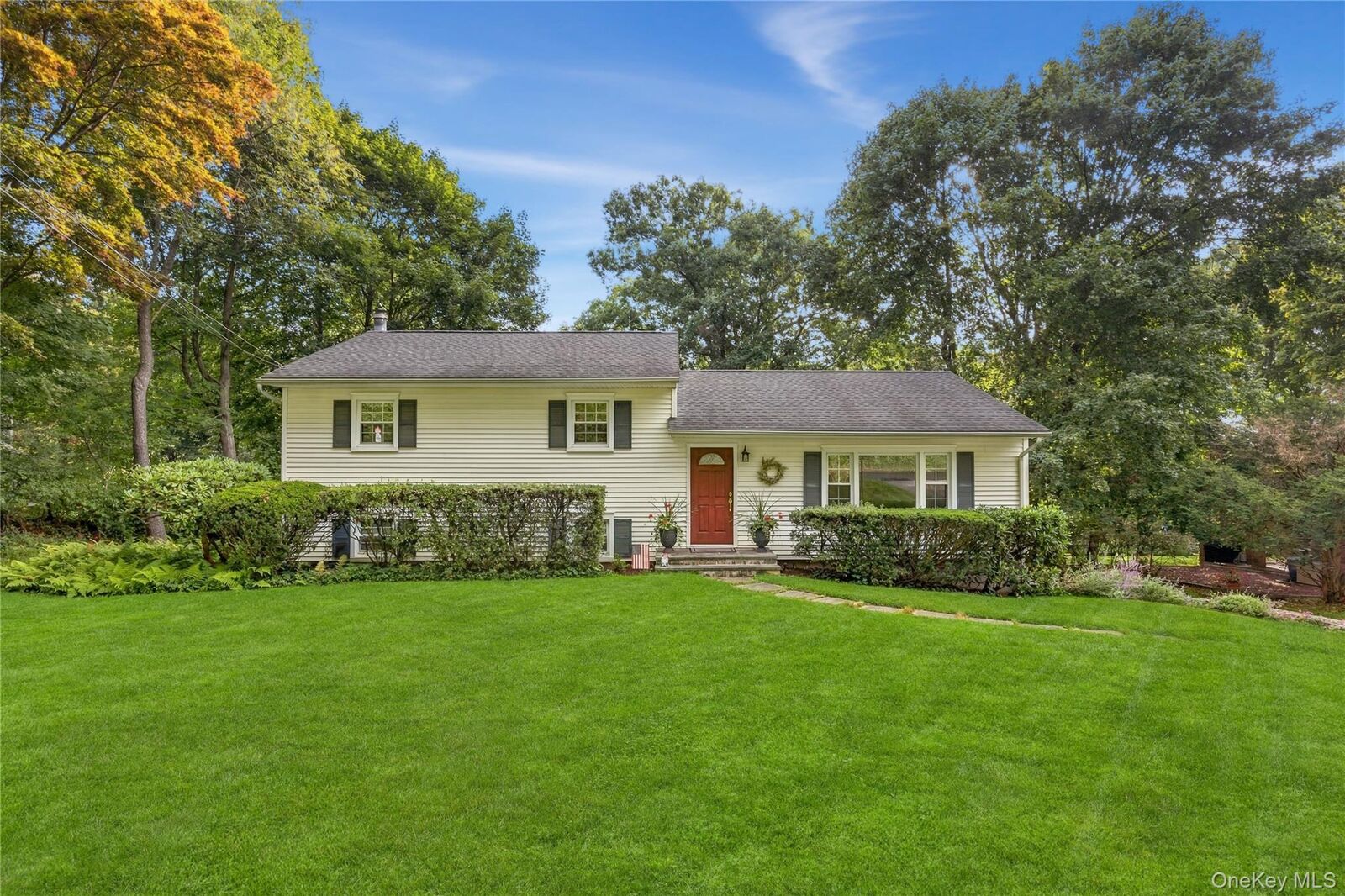 Property Photo:  6 Hillside Terrace  NY 10541 
