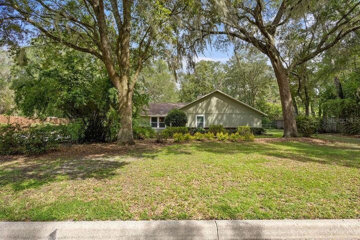 Property Photo: 5305 NW 52nd Terrace FL 32653