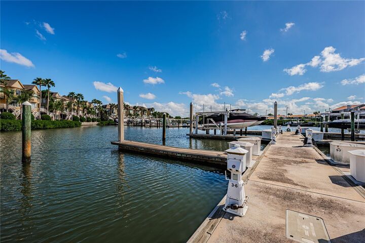 Property Photo: 4324 Spinnaker Cove Lane FL 33615