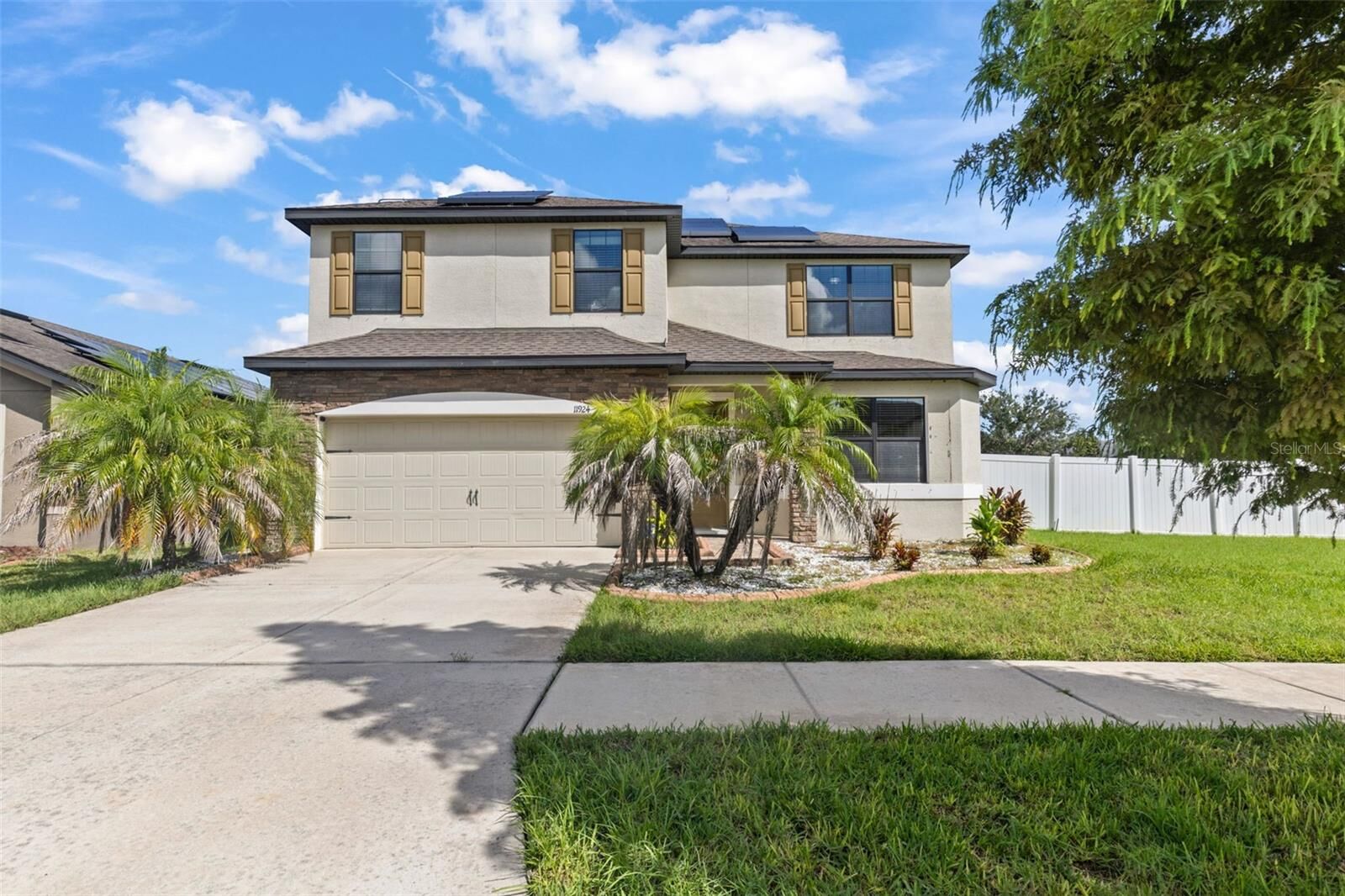 Property Photo:  11924 Winterset Cove Drive  FL 33579 