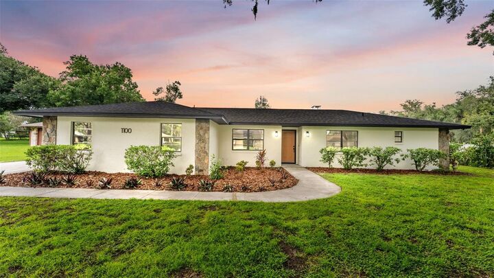 Property Photo: 1100 Hammock Shade Drive FL 33809