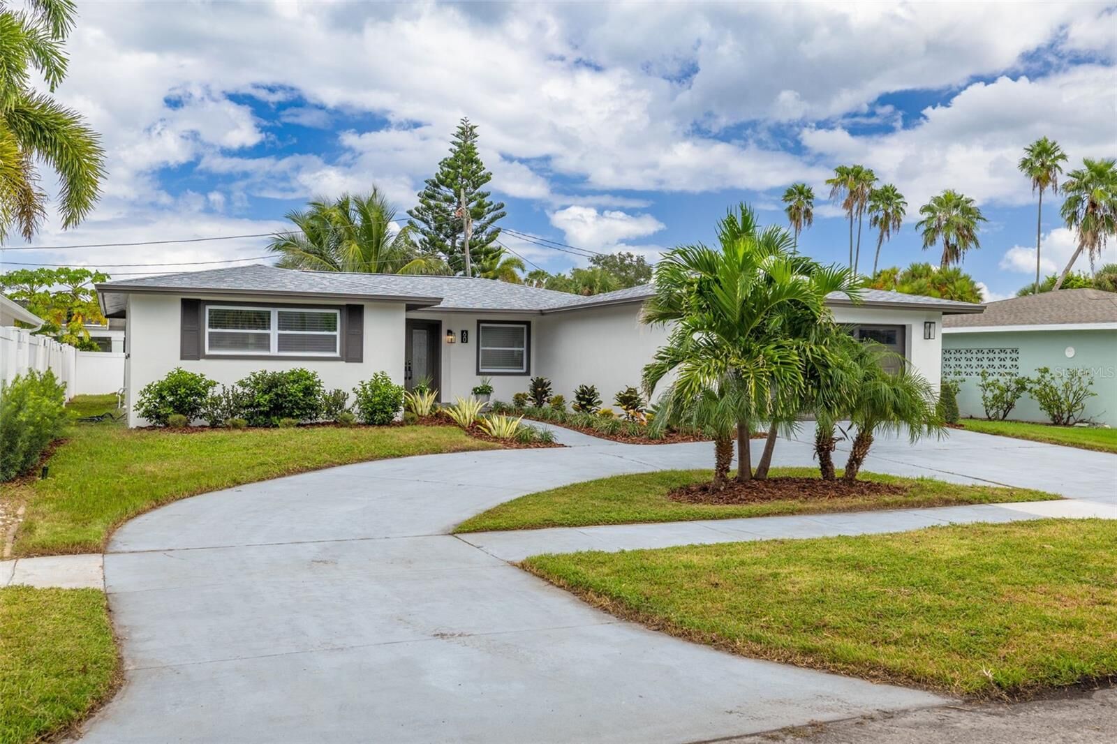 Property Photo:  60 Kipling Plaza  FL 33767 