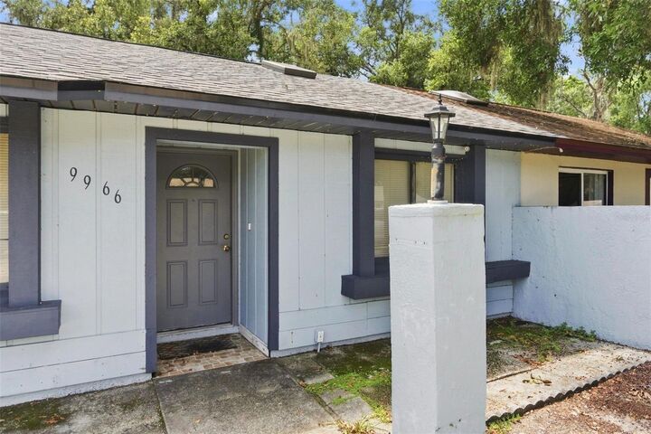 Property Photo: 9966 Burl Way FL 32817