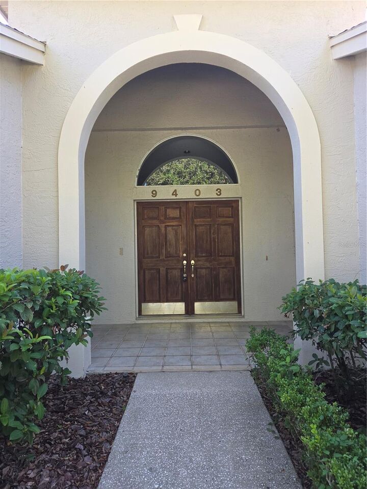 Property Photo:  9403 Larkbunting Drive  FL 33647 