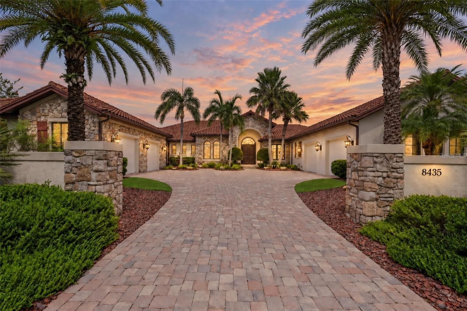Property Photo: 8435 Lindrick Lane FL 34202