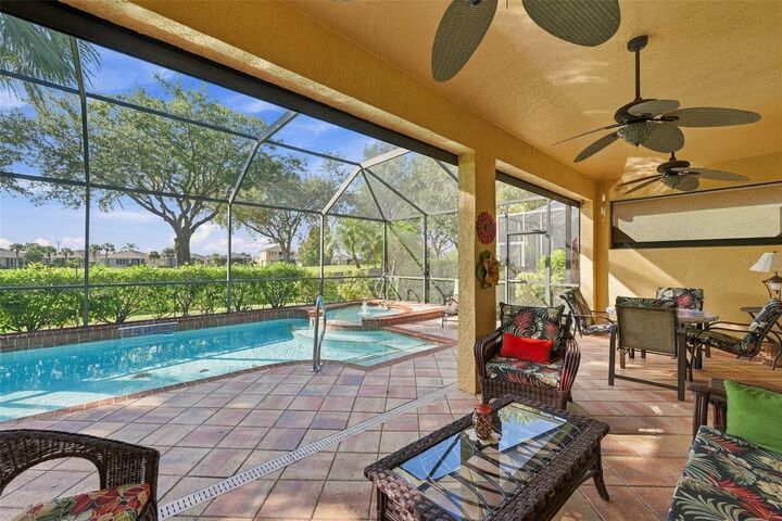 Property Photo:  1106 Emerald Dunes Drive  FL 33573 