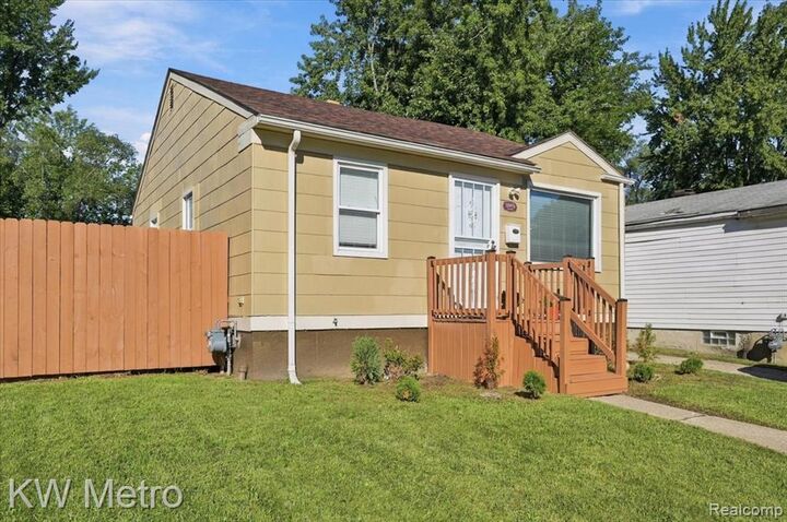 Property Photo:  18475 Caldwell Street  MI 48234 2448 