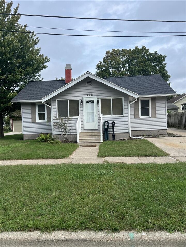 Property Photo:  208 N Jackson Street  MI 49456-1649 