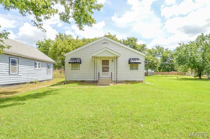 Property Photo:  620 N 3rd Street  IL 62239 