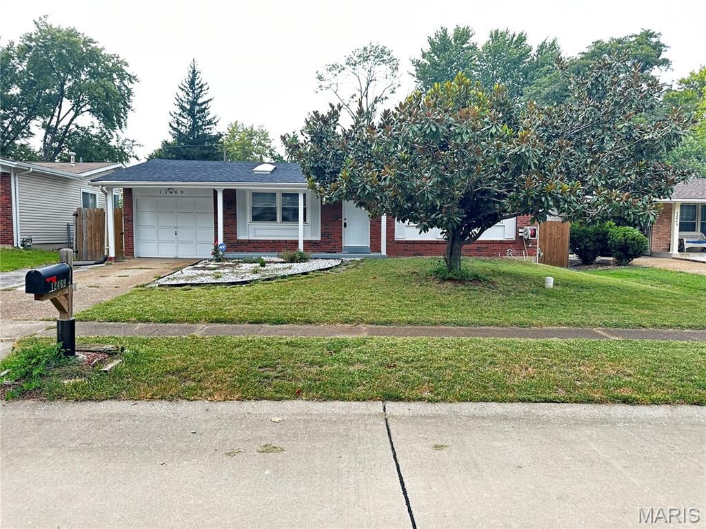Property Photo: 12469 Glengate Drive MO 63043
