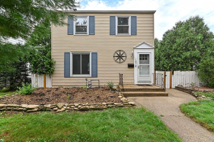 Property Photo: 1018 E Wilbur Ave WI 53207