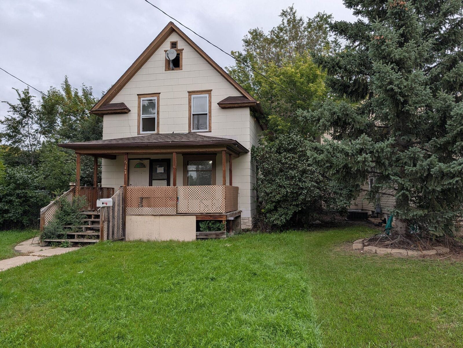 Property Photo:  517 NE 9th Ave  ND 58703-0000 