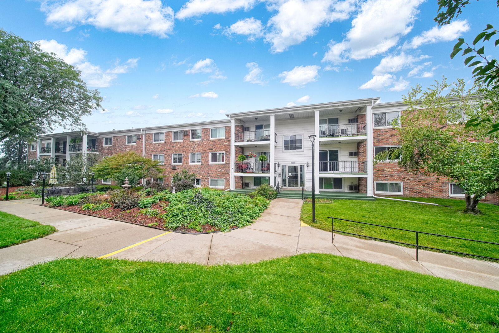 Property Photo: 806 W Michigan Avenue MI 49202