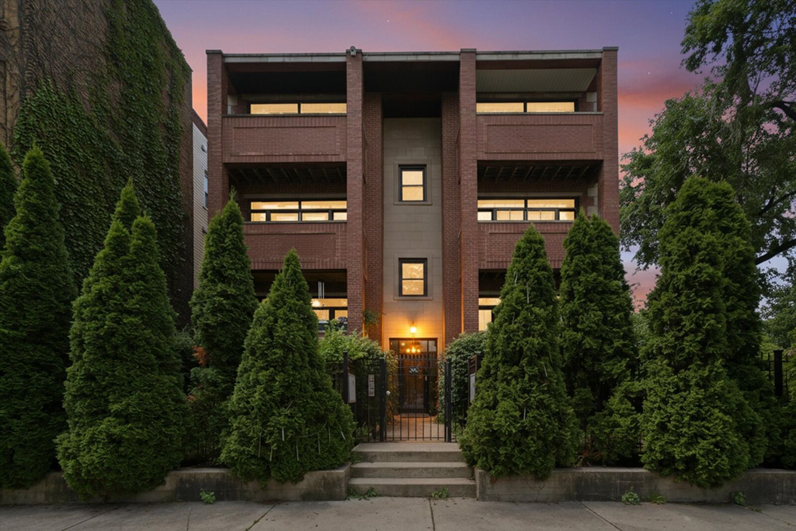 Property Photo:  6500 S Minerva Avenue 3N  IL 60637 