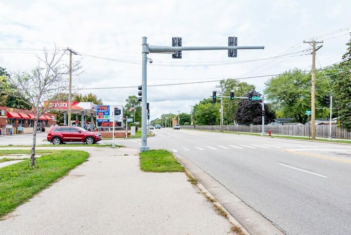 Property Photo:  38498 N Sheridan Road  IL 60087 