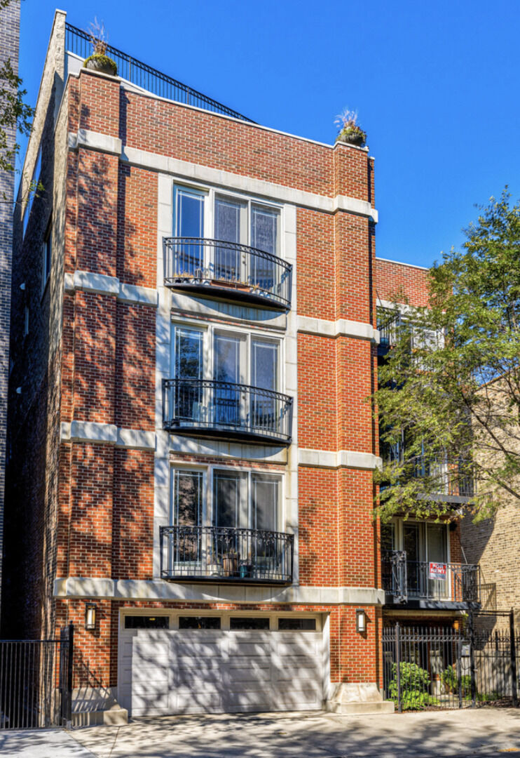 Property Photo:  1514 W Thomas Street 4B  IL 60642 