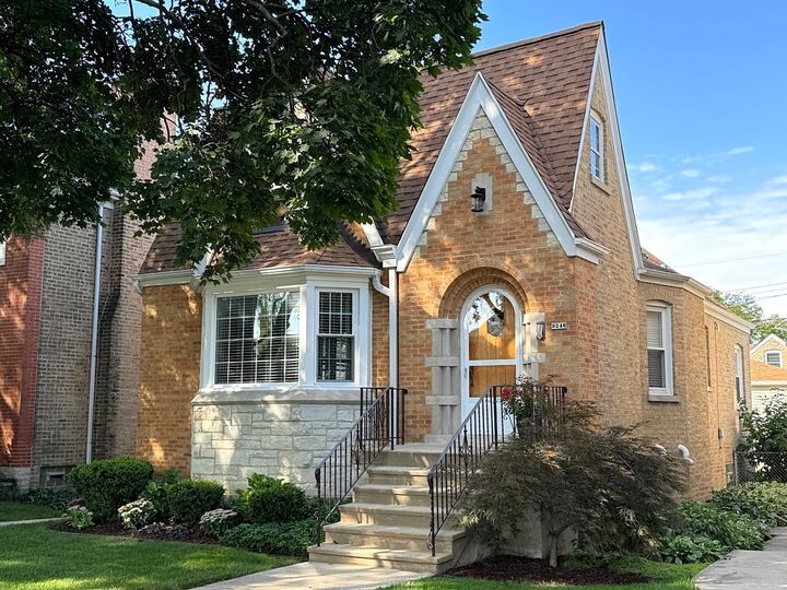 Property Photo:  3246 N Newcastle Avenue  IL 60634 