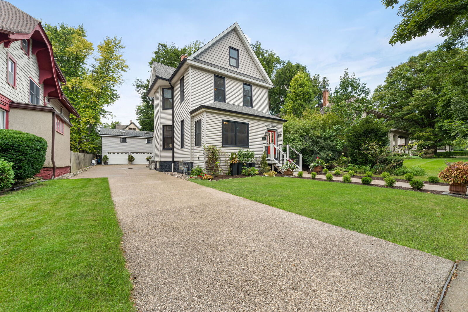 Property Photo:  210 8th Avenue  IL 60525 