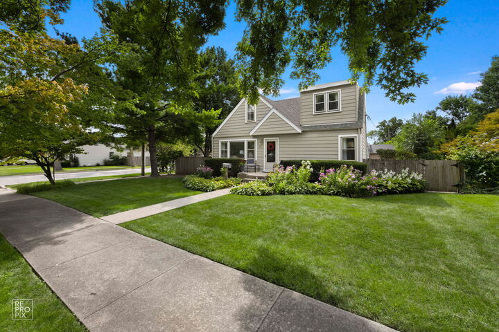 Property Photo: 69 E Medill Avenue IL 60164