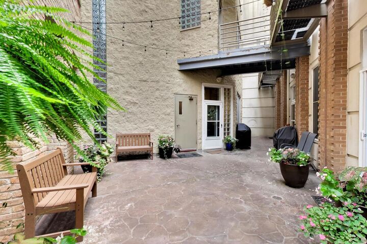 Property Photo:  1235 W George Street 106  IL 60657 