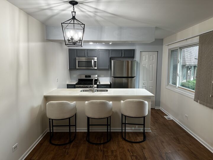 Property Photo: 2510 Berkshire Court 1 IL 60087