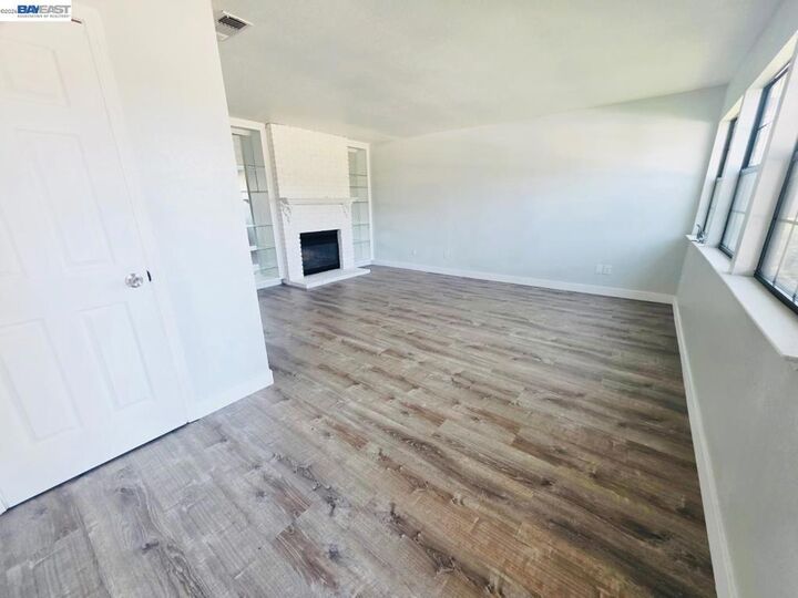 Property Photo:  1450 Oak Nob Way  CA 95833-1617 