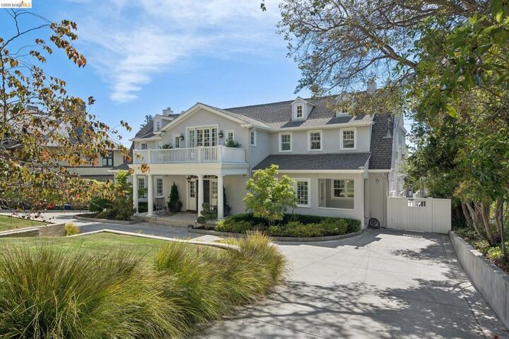 Property Photo: 331 Hillside Ave CA 94611-4013