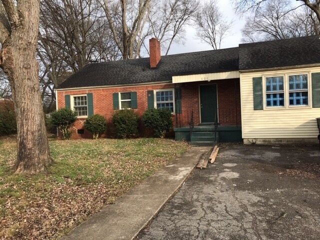 Property Photo:  606 Lynn St  TN 37129 