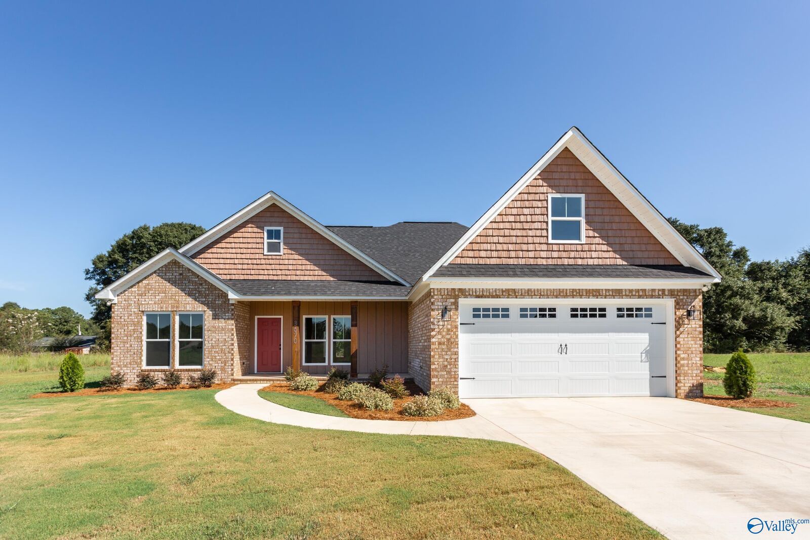 Property Photo: 3670 New Farms Road N AL 35907