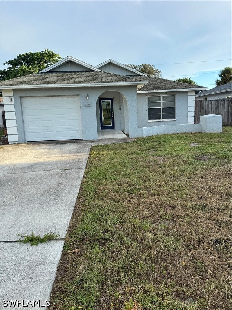 Property Photo: 626 103rd Avenue N FL 34108