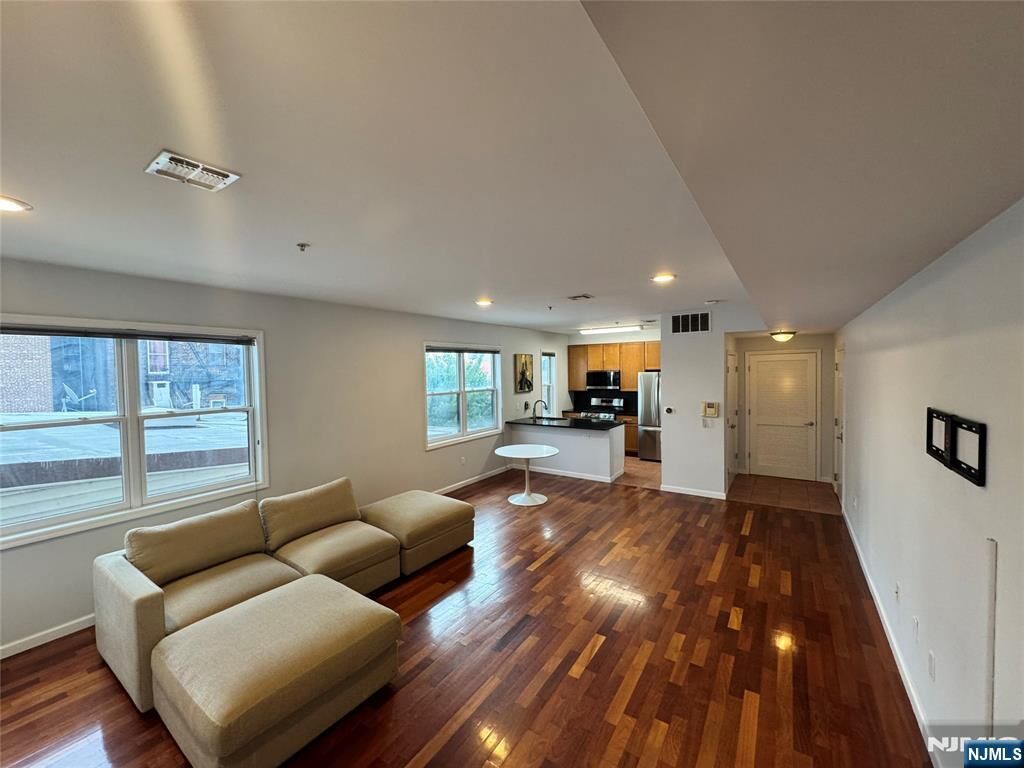 Property Photo:  515 30th Street 2B  NJ 07087 