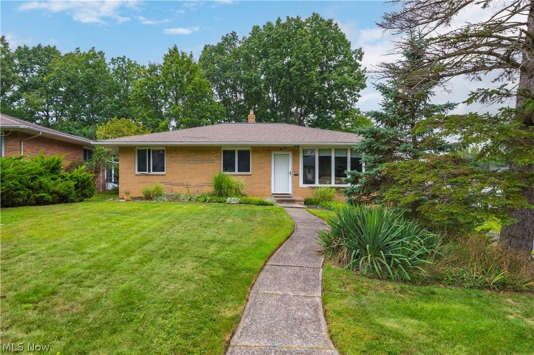 Property Photo:  2600 Somia Drive  OH 44134 