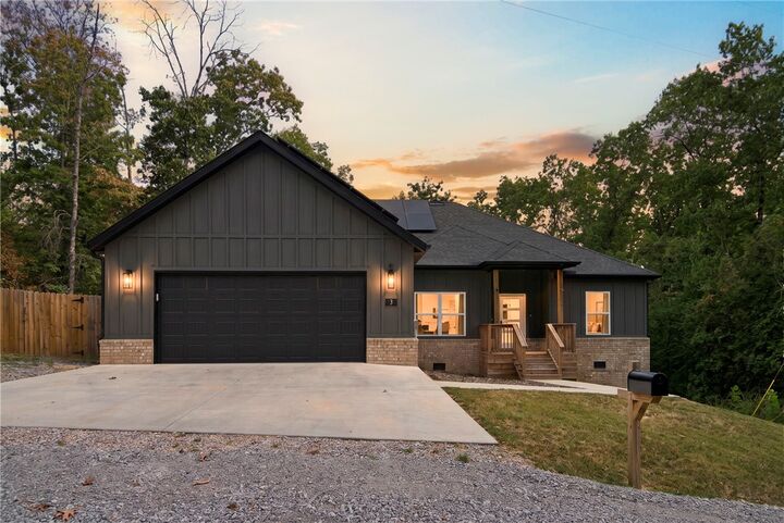 Property Photo: 3 Yardley Circle AR 72714