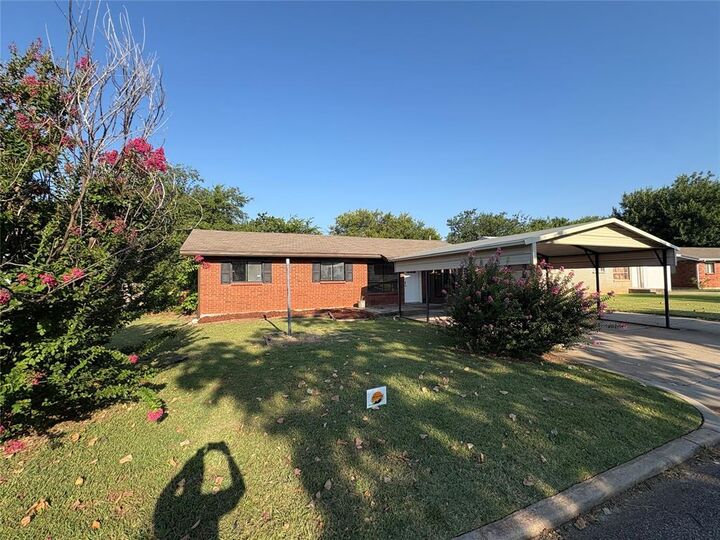 Property Photo:  2605 Queensbury Road  OK 73160 