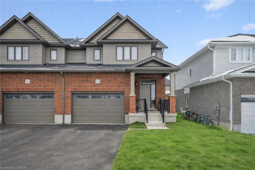 Property Photo:  138 Woodberry Crescent  ON N3B 0E5 