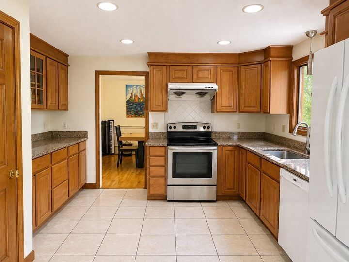 Property Photo:  14 Kings Ct.  MA 02474 